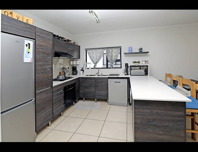 2 BEDROOM APARTMENT FOR SALE IN GREENSTONE HILL